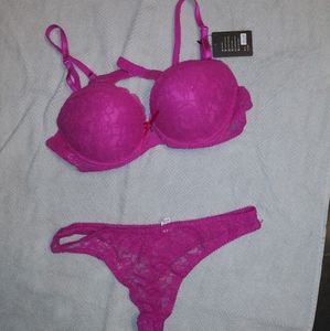 NWT! Woman's bra & panties set.